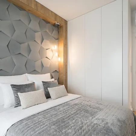 Golden - Luxury 2-bedroom, Mennica Residence&166 * Warszawa