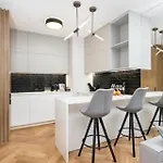 Appartamento Golden - Luxury 2-bedroom, Mennica Residence&166