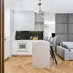 Appartamento Golden - Luxury 2-bedroom, Mennica Residence&166