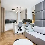 Golden - Luxury 2-bedroom, Mennica Residence&166 Appartamento Varsavia