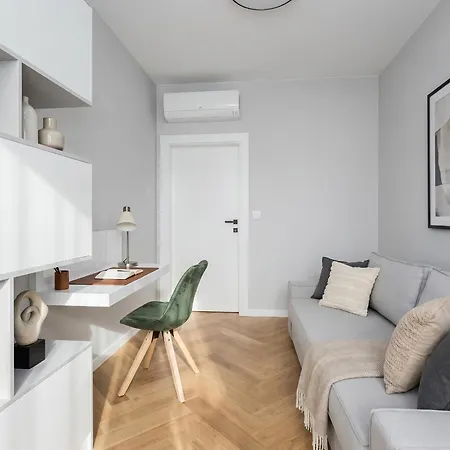 Apartment Golden - Luxury 2-bedroom, Mennica Residence&166 *