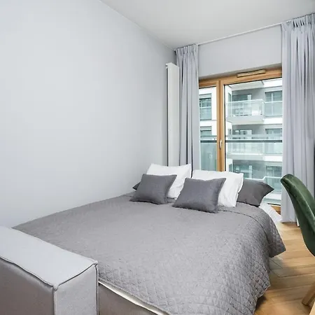 Apartment Mennica - Two Bedrooms - Stays&166 *