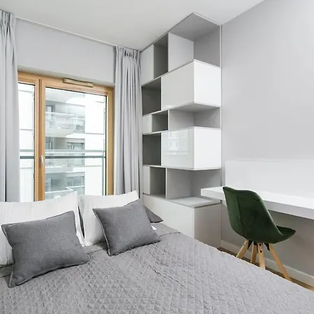 Golden - Luxury 2-bedroom, Mennica Residence&166 Apartamento Varsovia