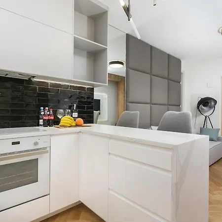 Golden - Luxury 2-bedroom, Mennica Residence&166 * Varsovia