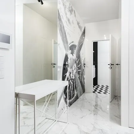 Golden - Luxury 2-bedroom, Mennica Residence&166 Varsovia