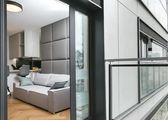 Golden - Luxury 2-bedroom, Mennica Residence&166 ワルシャワ