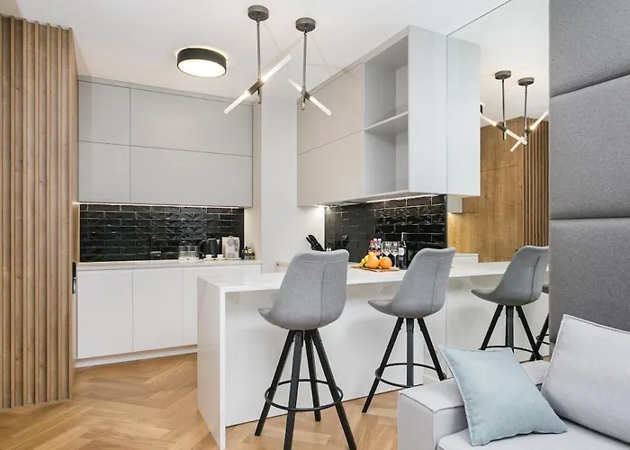 Golden - Luxury 2-bedroom, Mennica Residence&166 アパート