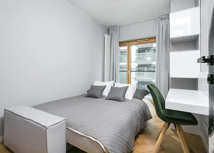 Golden - Luxury 2-bedroom, Mennica Residence&166 바르샤바