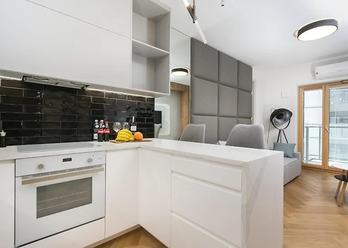 Golden - Luxury 2-bedroom, Mennica Residence&166 * 바르샤바