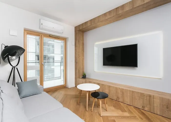 Golden - Luxury 2-bedroom, Mennica Residence&166 아파트