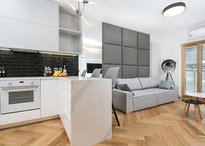 Golden - Luxury 2-bedroom, Mennica Residence&166 바르샤바