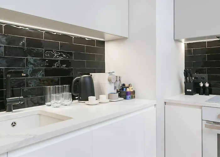 Golden - Luxury 2-bedroom, Mennica Residence&166 아파트 *