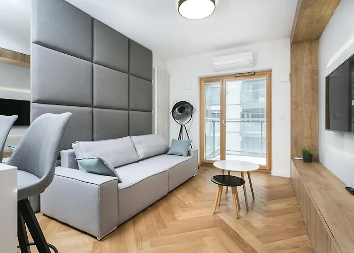 Golden - Luxury 2-bedroom, Mennica Residence&166 바르샤바