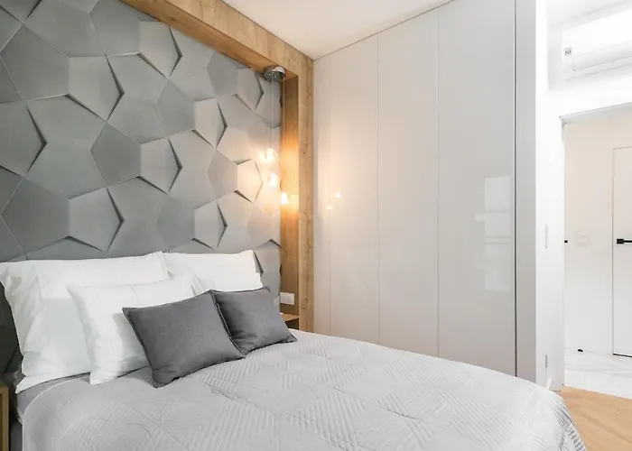 Golden - Luxury 2-bedroom, Mennica Residence&166 아파트 바르샤바