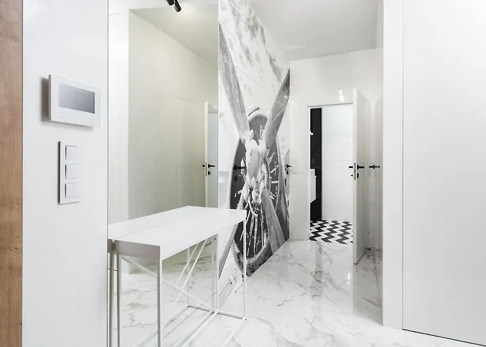 Golden - Luxury 2-bedroom, Mennica Residence&166 ワルシャワ