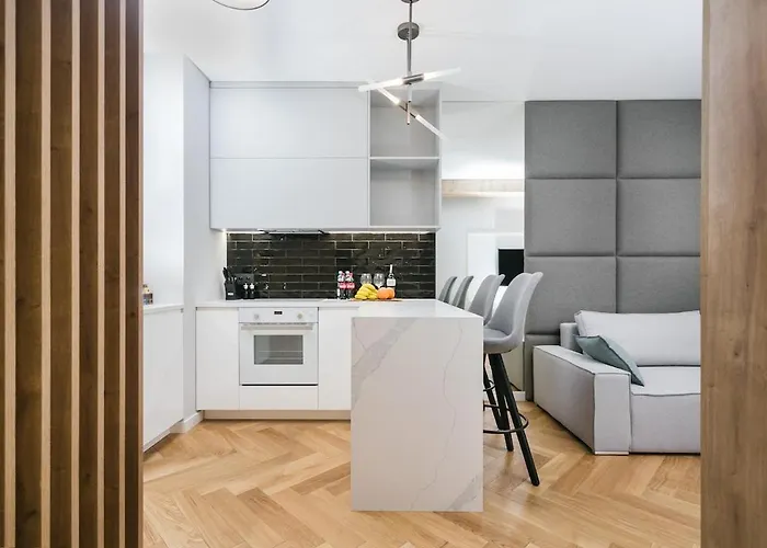 Golden - Luxury 2-bedroom, Mennica Residence&166 아파트