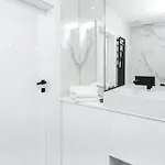 Golden - Luxury 2-bedroom, Mennica Residence&166