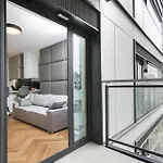 Golden - Luxury 2-bedroom, Mennica Residence&166 Lägenhet Warszawa