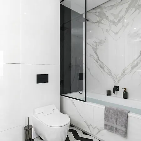 Golden - Luxury 2-bedroom, Mennica Residence&166