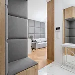 Apartmán Golden - Luxury 2-bedroom, Mennica Residence&166 *