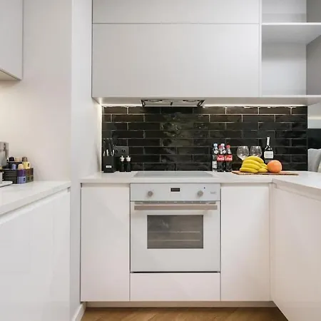 Golden - Luxury 2-bedroom, Mennica Residence&166 Varšava