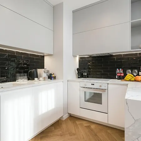 Golden - Luxury 2-bedroom, Mennica Residence&166 Apartment *